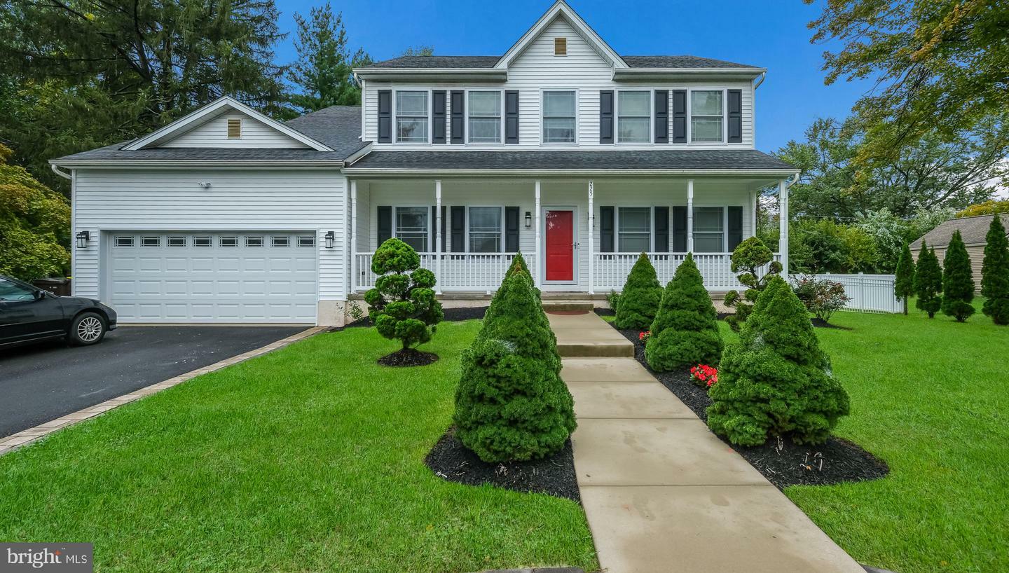 Property Photo: 225 W Moreland Avenue PA 19040