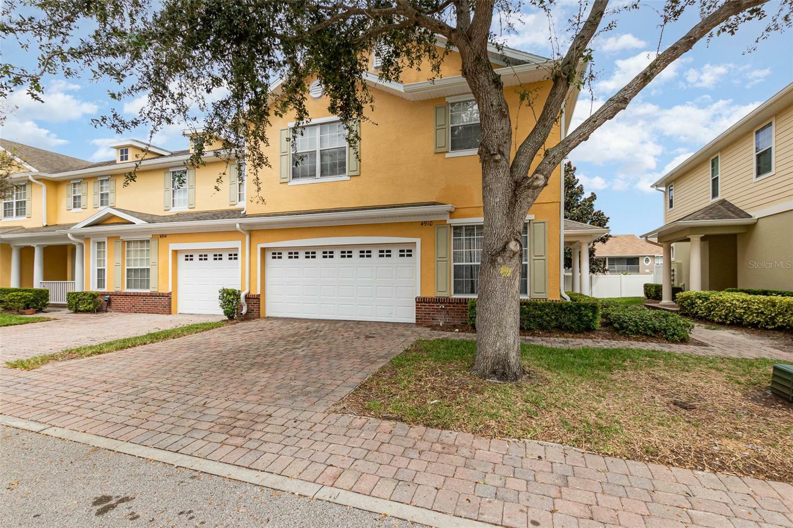 Property Photo:  4910 Poolside Drive  FL 34769 