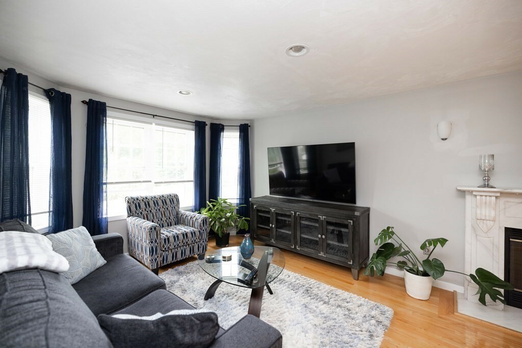 Property Photo:  22 Sophia Dr 22  MA 01607 