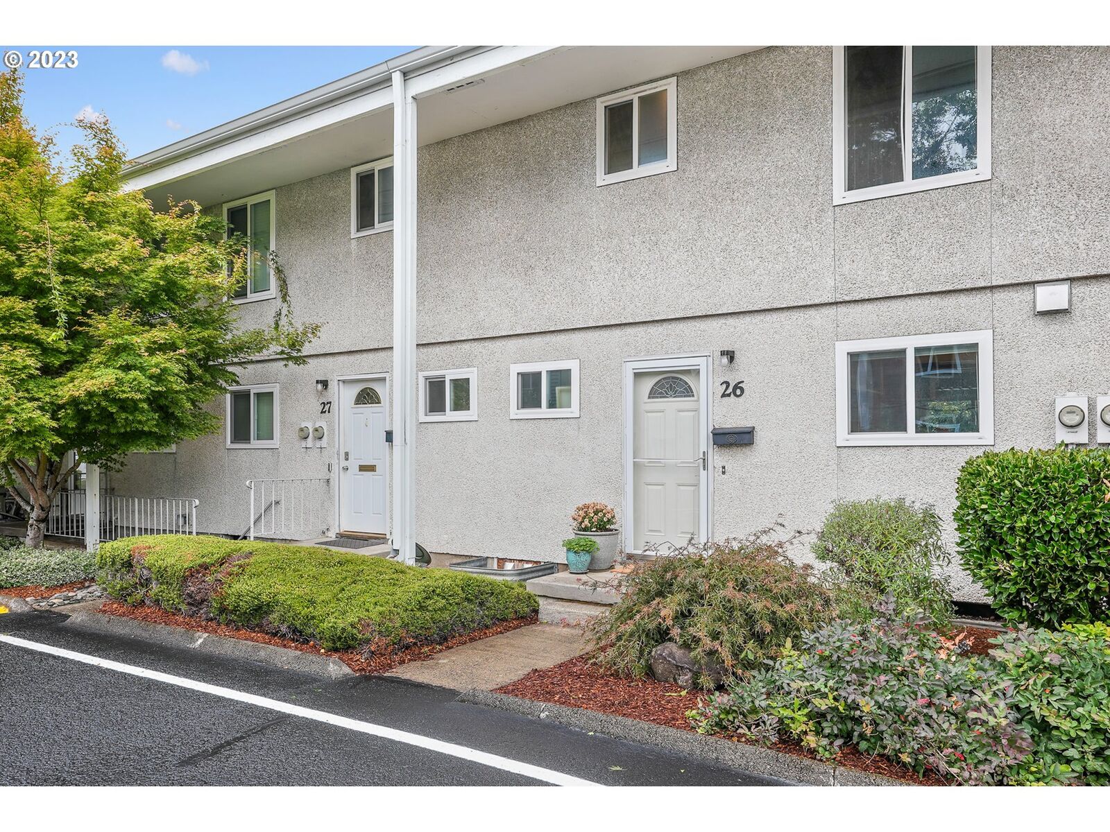 Property Photo: 3533 SE Gladstone St 26 OR 97202