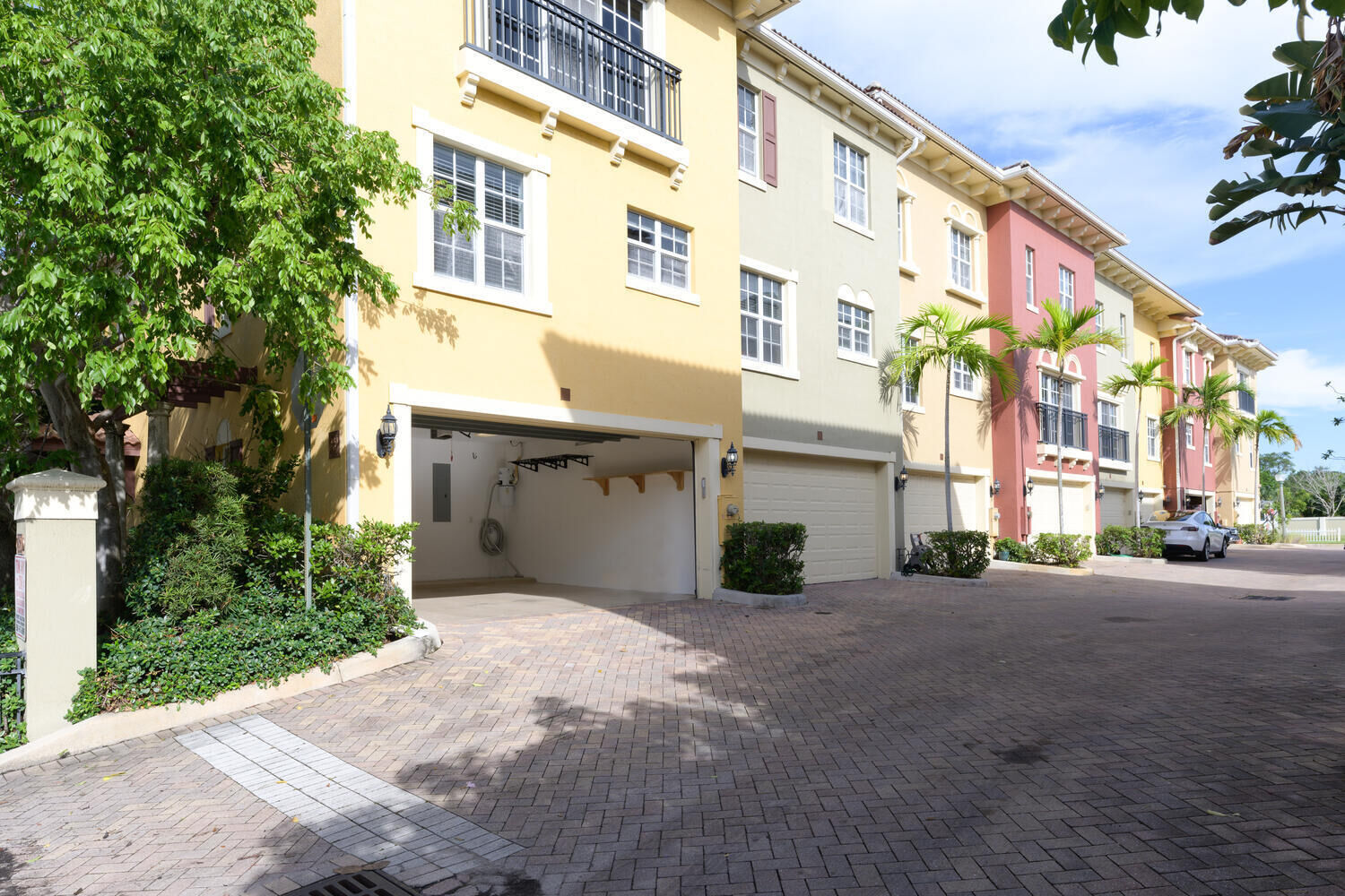 Property Photo:  530 S Federal Highway 8  FL 33460 