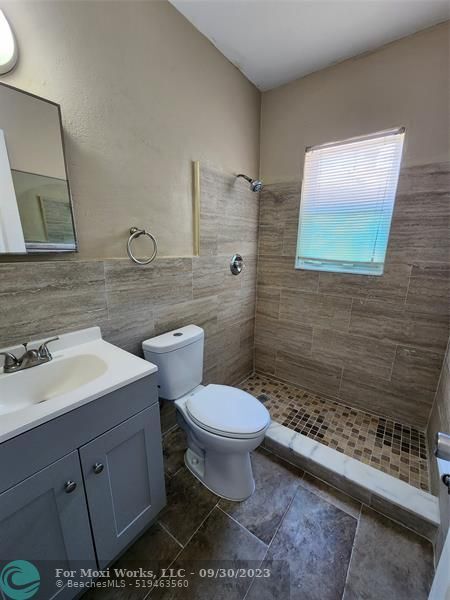 Property Photo: 512 Hibiscus Ave FL 33062