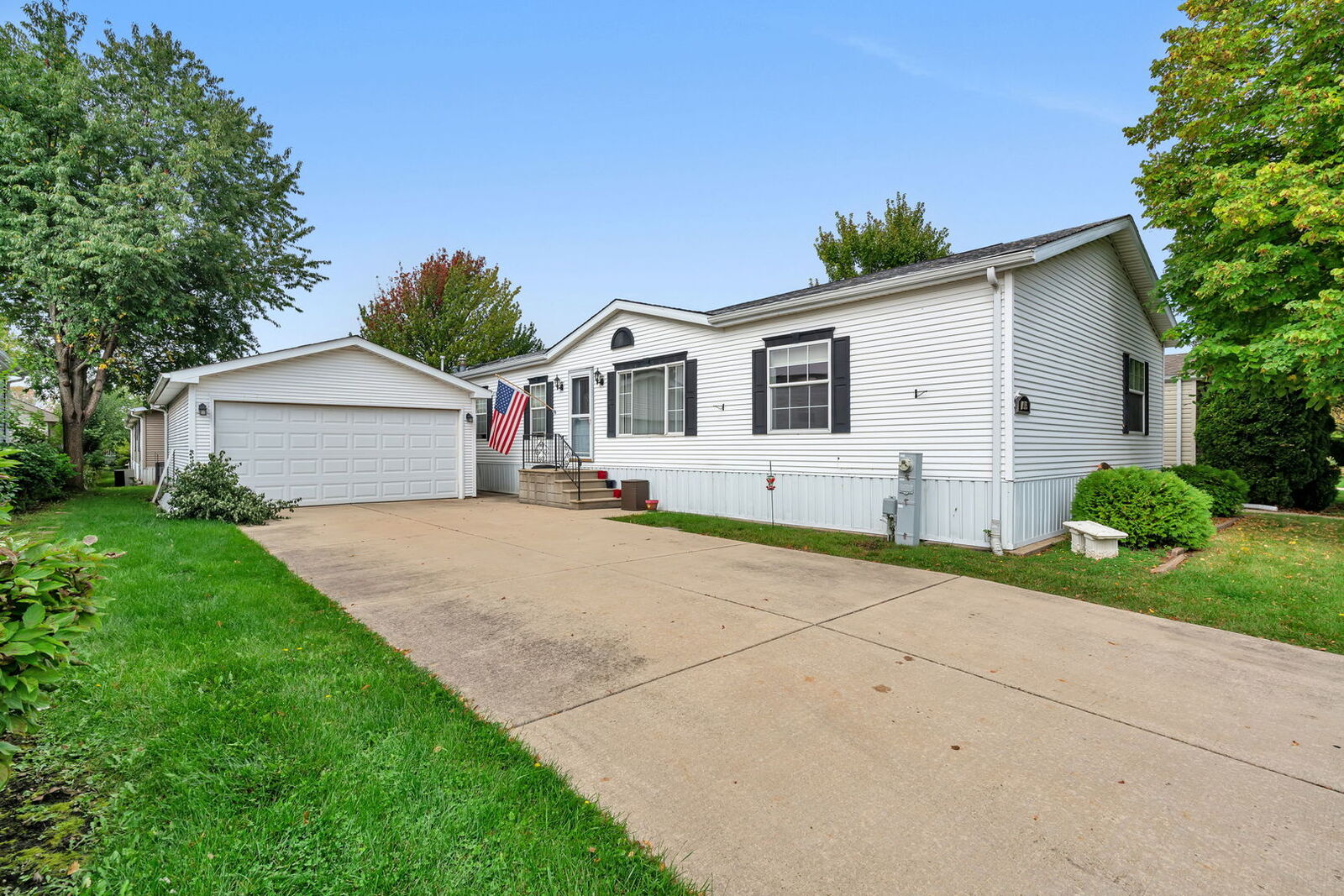 Property Photo:  1015 Garden Drive  IL 60950