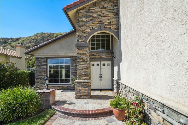 Property Photo: 28811 Park Woodland Place CA 91390