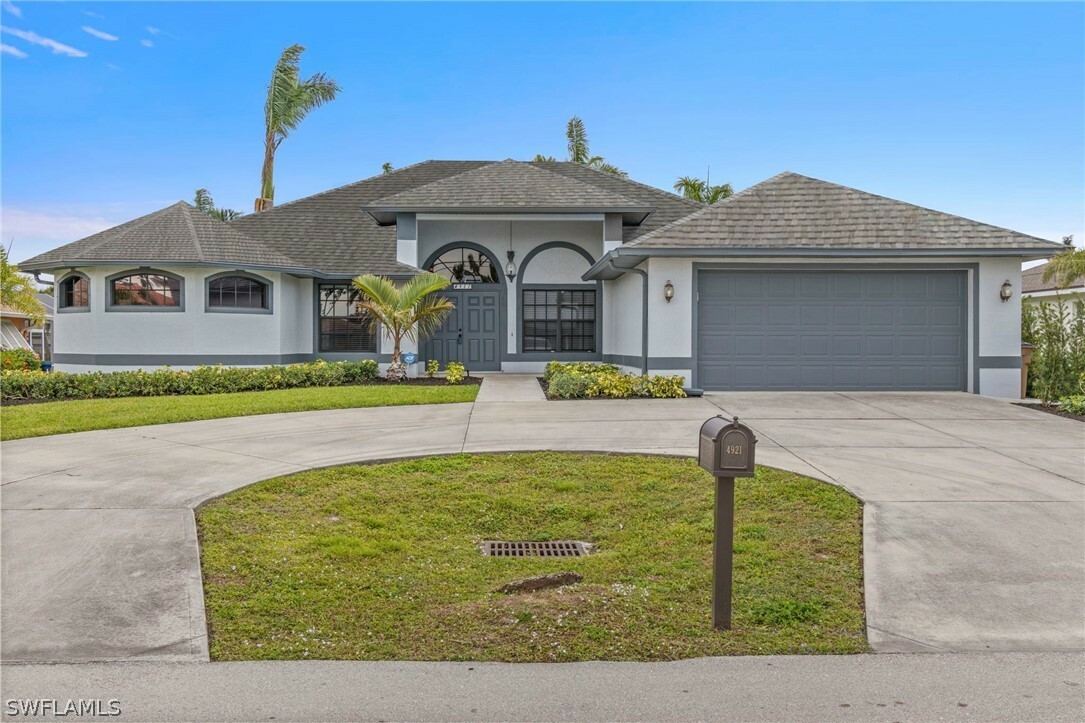 Property Photo:  4921 Sorrento Court  FL 33904 