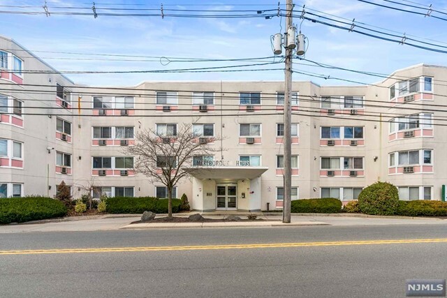 Property Photo:  333 Grand Avenue 1Q  NJ 07650 