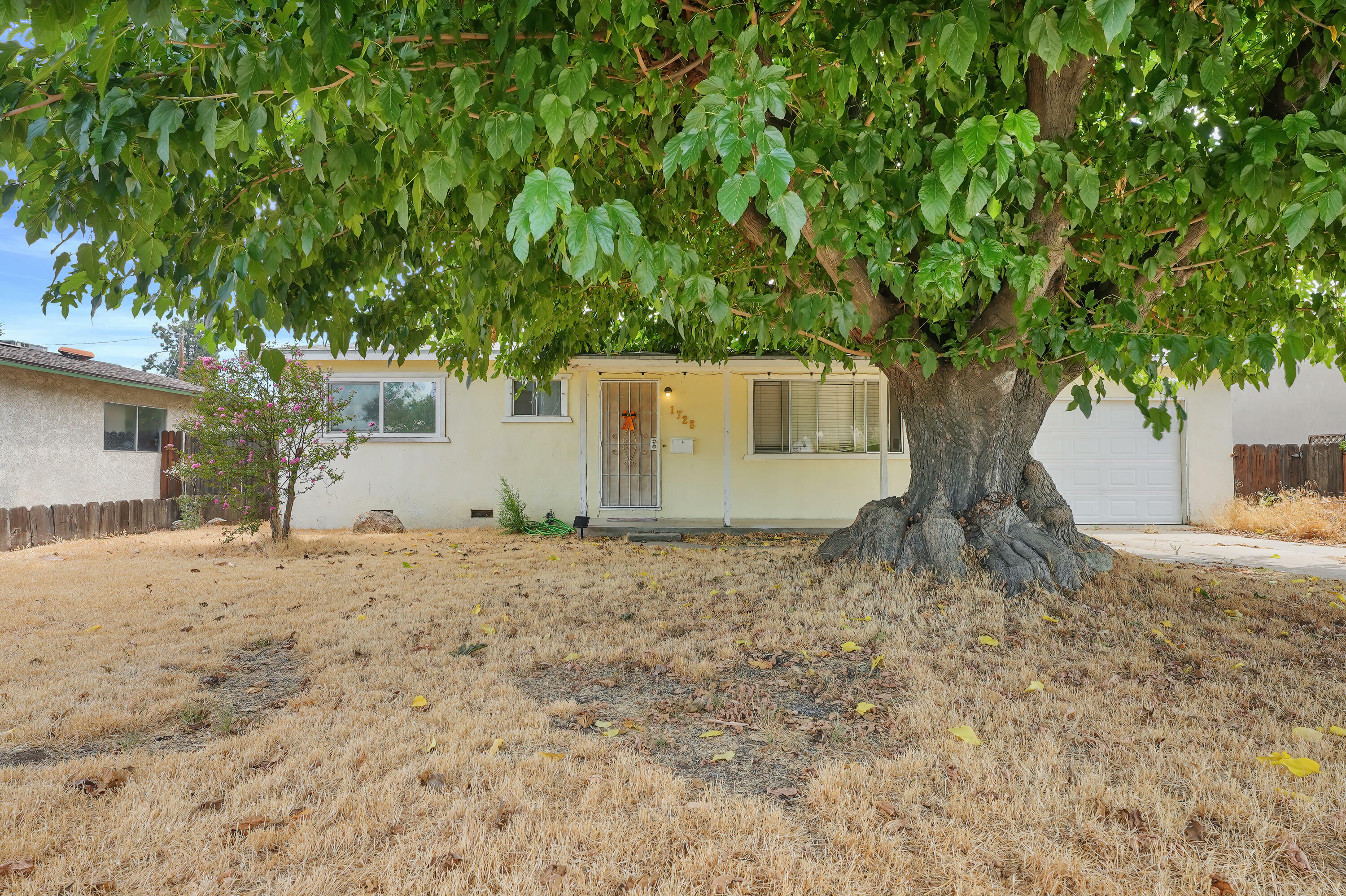 Property Photo: 1728 S Church Street CA 93277