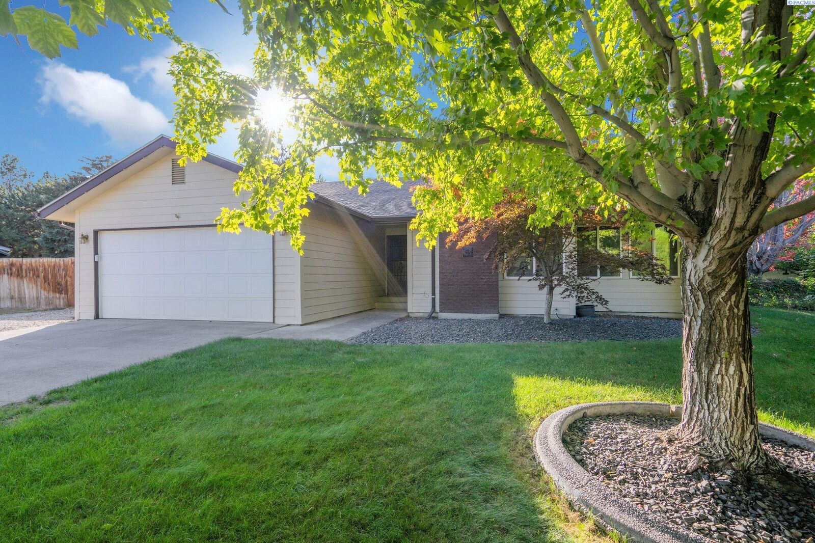 Property Photo:  6738 W 9th Place  WA 99336 