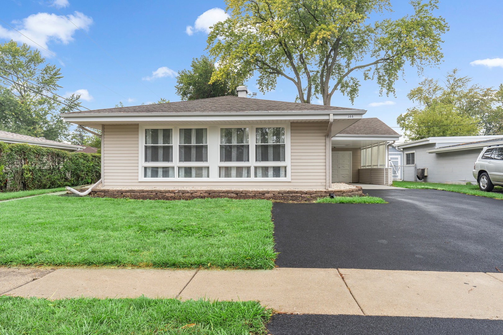 Property Photo:  388 S Nancy Lane  IL 60090 