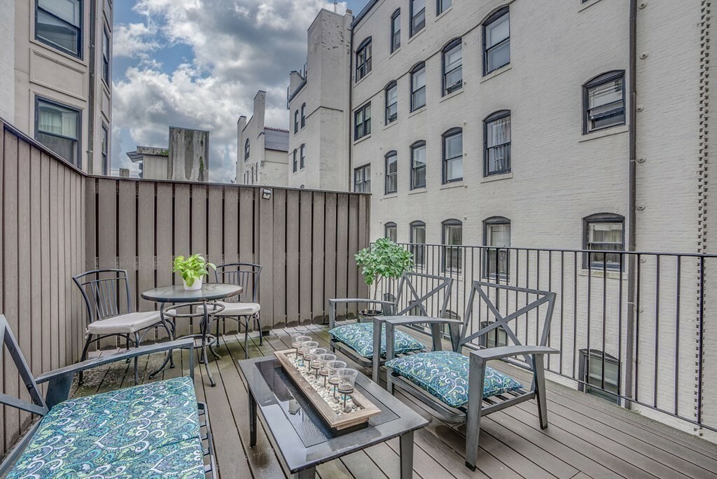 Property Photo: 416 Commonwealth Av 409 MA 02215
