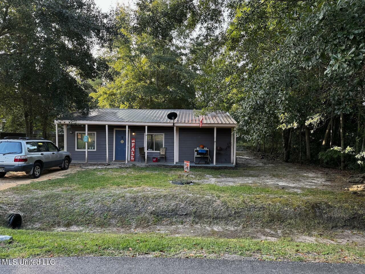 Property Photo:  113 8th Street  MS 39560 