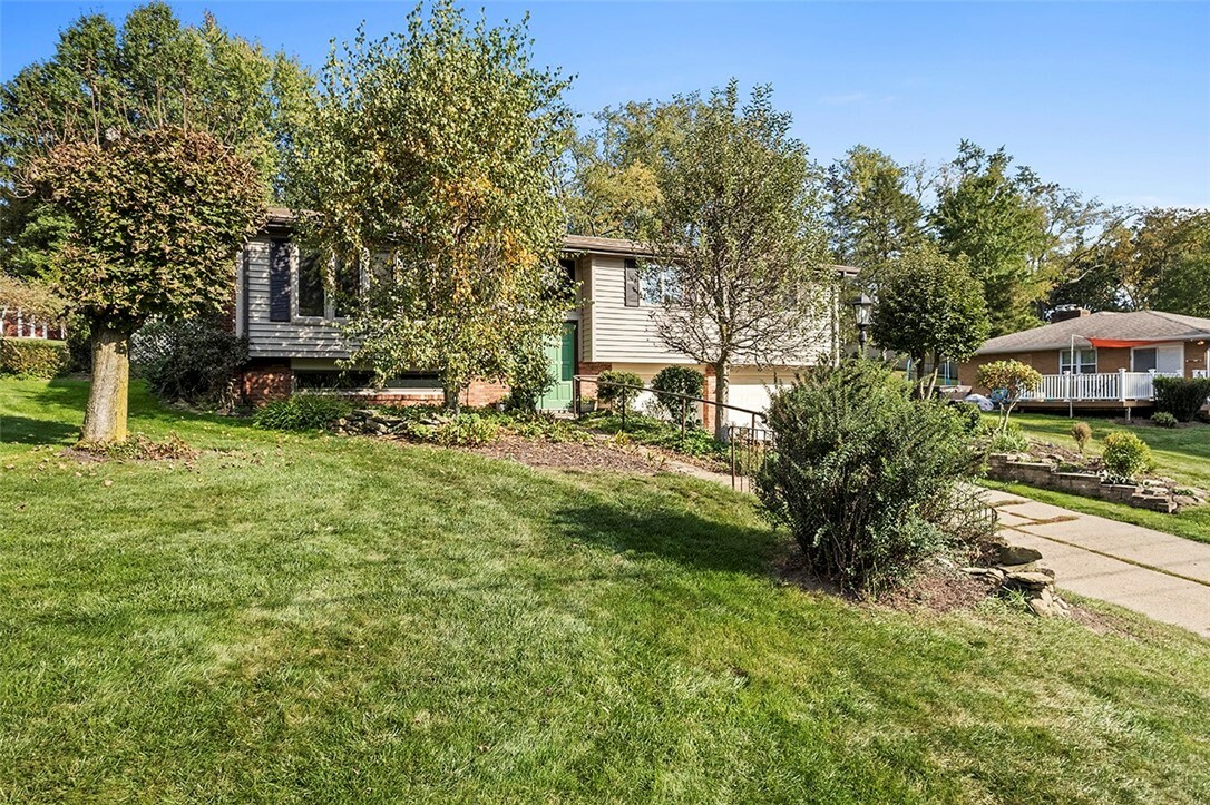 Property Photo: 141 Brookdale Circle PA 15317