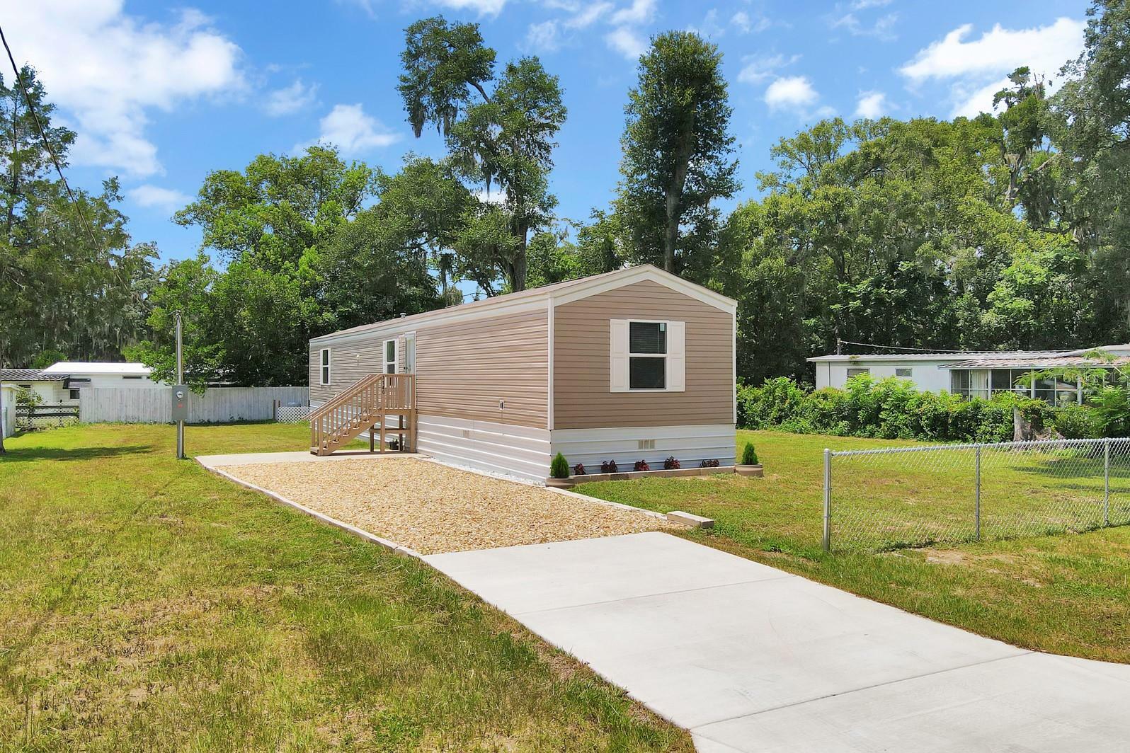 Property Photo: 3140 SE 41st Avenue FL 34480
