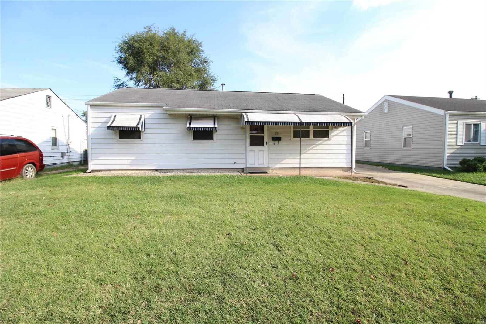 Property Photo: 23 Briarcliff Drive IL 62040