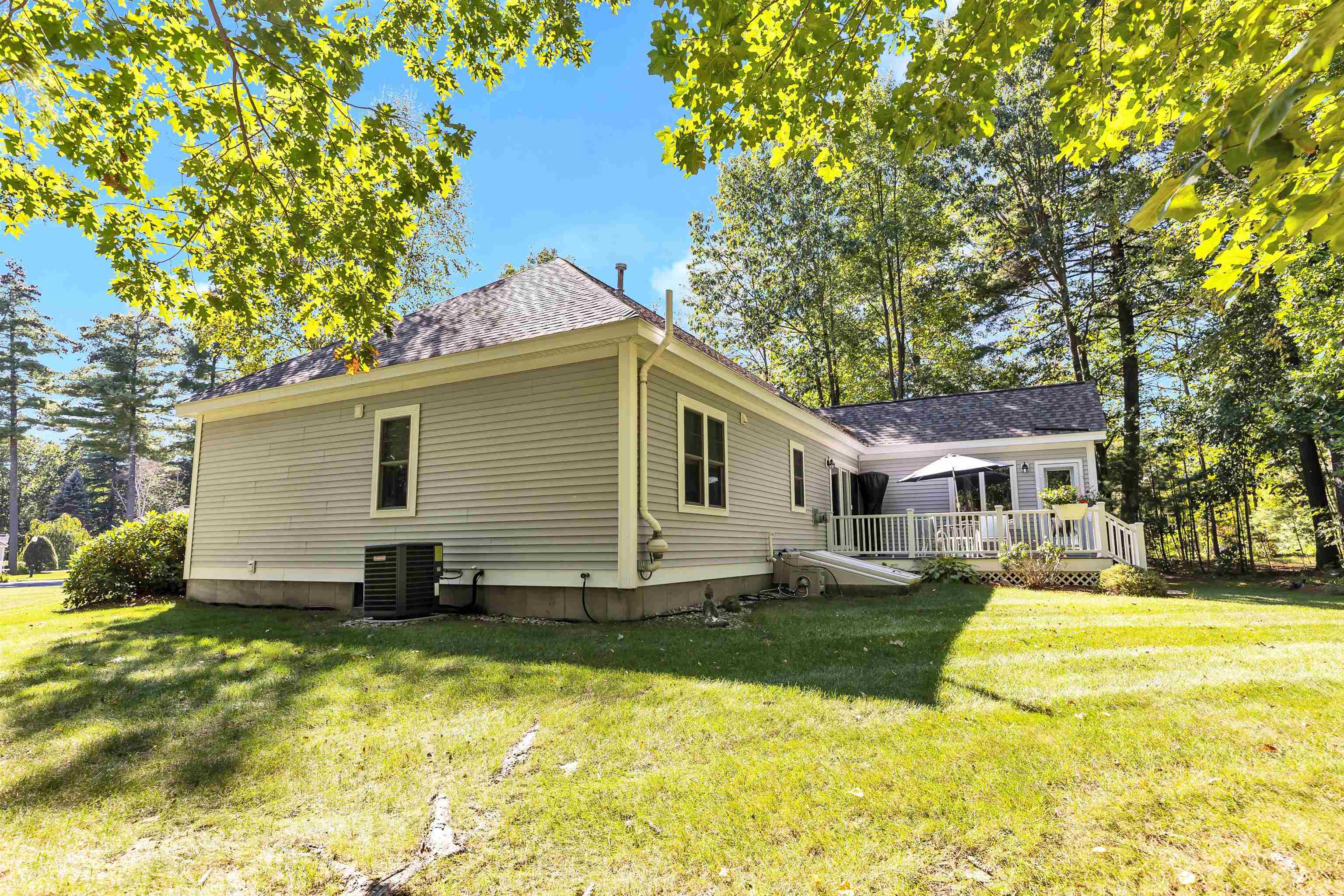 Property Photo:  15 Sandpiper Lane  NH 03054 