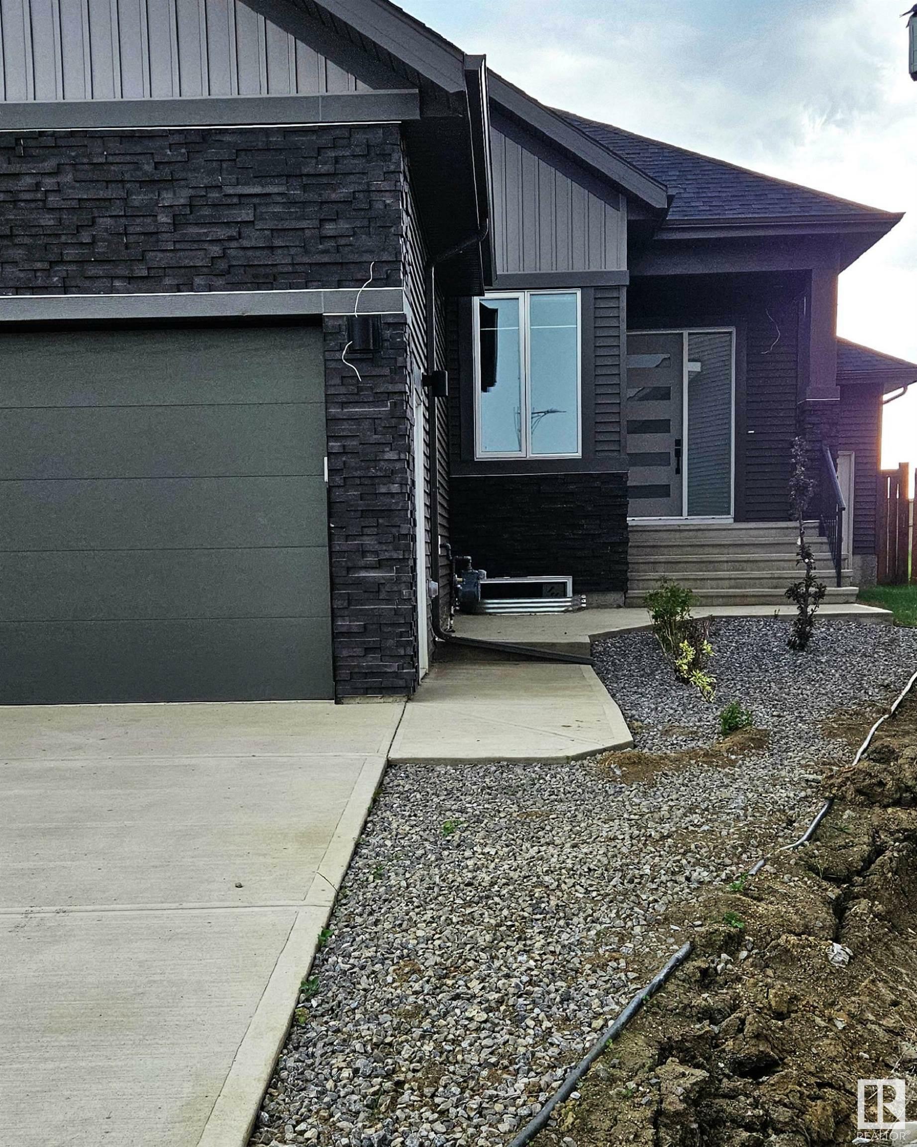 Property Photo: 78 Edgefield Way AB T8N 7Z9