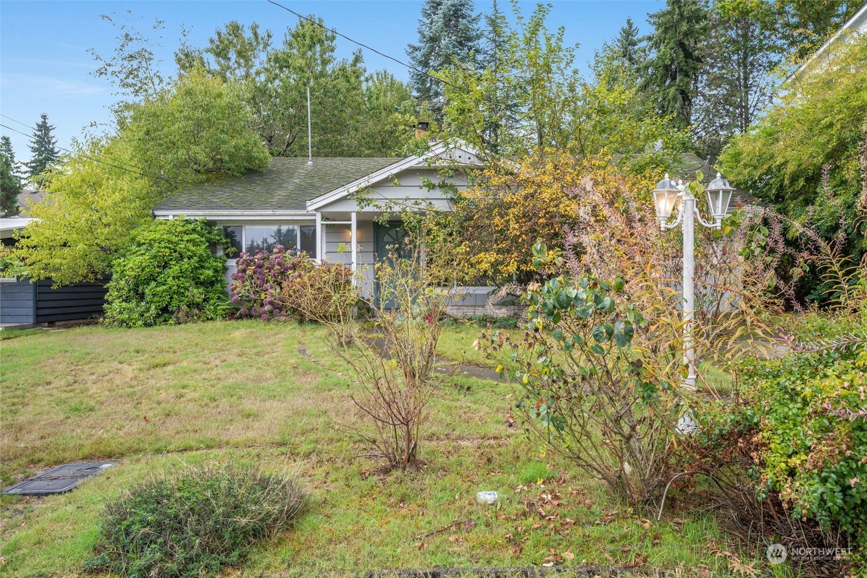 Property Photo:  10425 NE 28th Place  WA 98004 