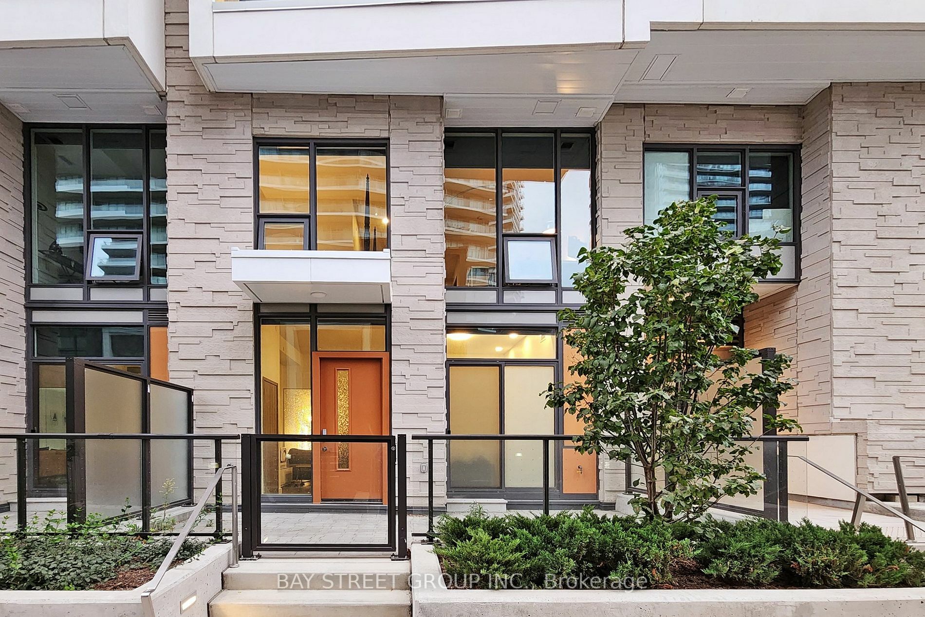Property Photo: 95 McMahon Dr Th101 ON M2K0H2