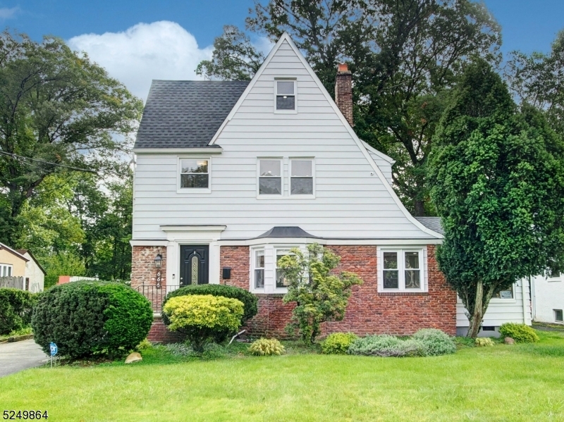 Property Photo: 666 Mosswood Ave NJ 07050
