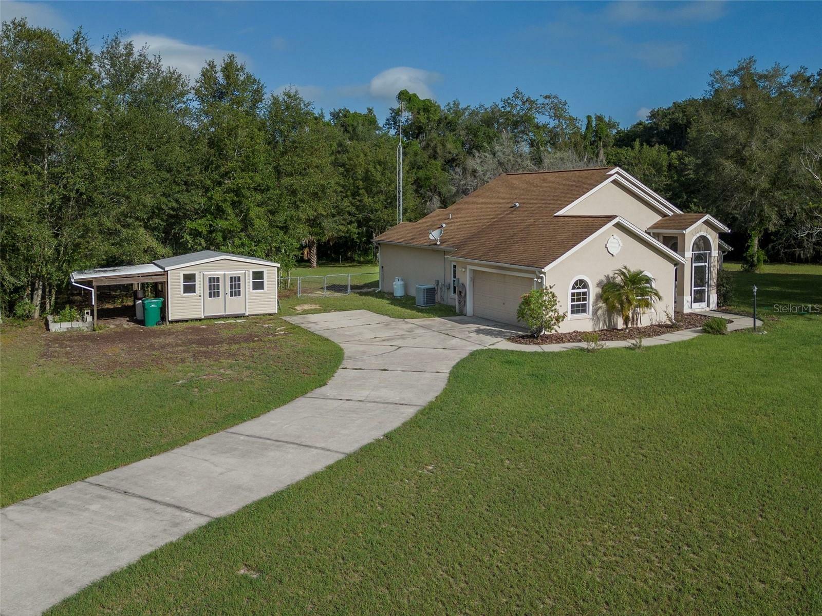 Property Photo:  1919 Glen View Road  FL 34731 