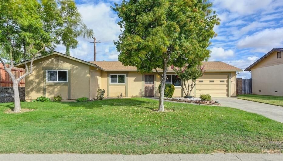 Property Photo: 8551 Napier Way CA 95828
