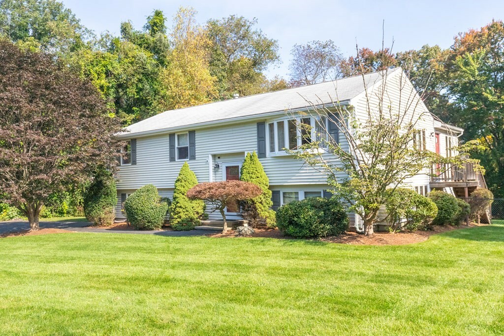 Property Photo:  7 Apple Orchard Dr  MA 01821 