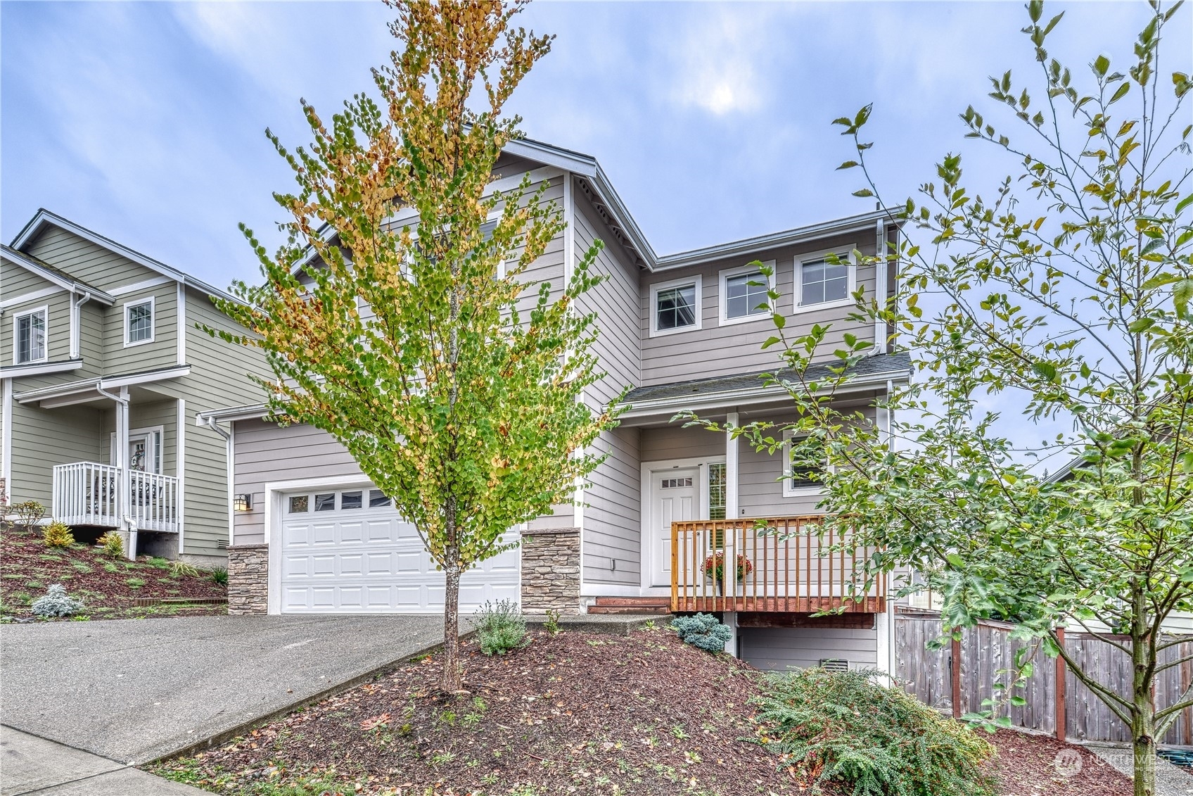 Property Photo:  724 Freedom Ct SE  WA 98366 