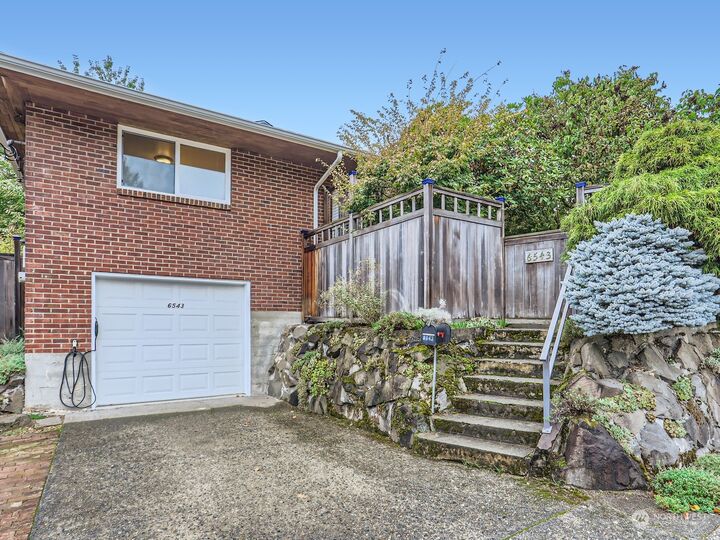 Property Photo:  6543 25th Avenue NE  WA 98115 
