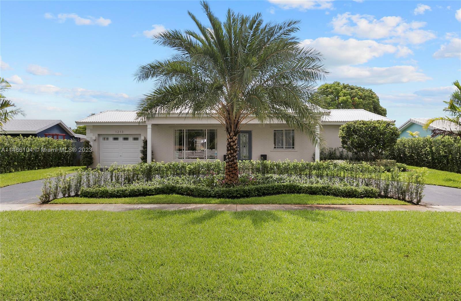 Property Photo: 1213 N 46th Ter FL 33021