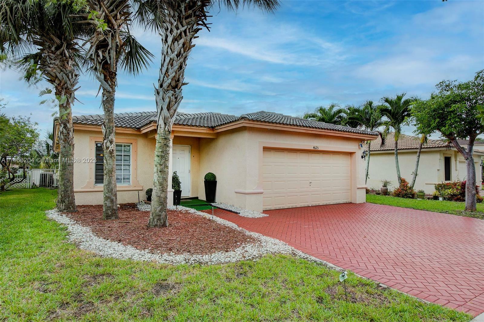 Property Photo:  4625 SW 125th Ln  FL 33027 