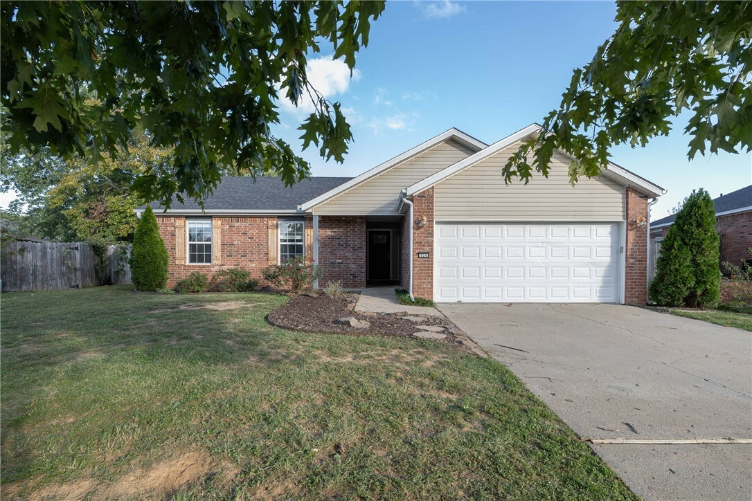 Property Photo:  924 Eastview Drive  AR 72701 