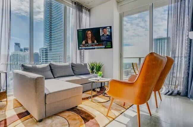 Property Photo: 151 SE 1 3111 FL 33131