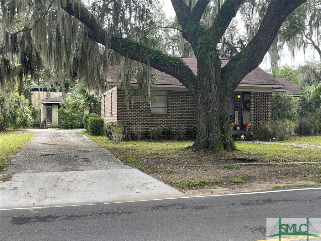 Property Photo:  104 E Hendry Street A &Amp B  GA 31313 