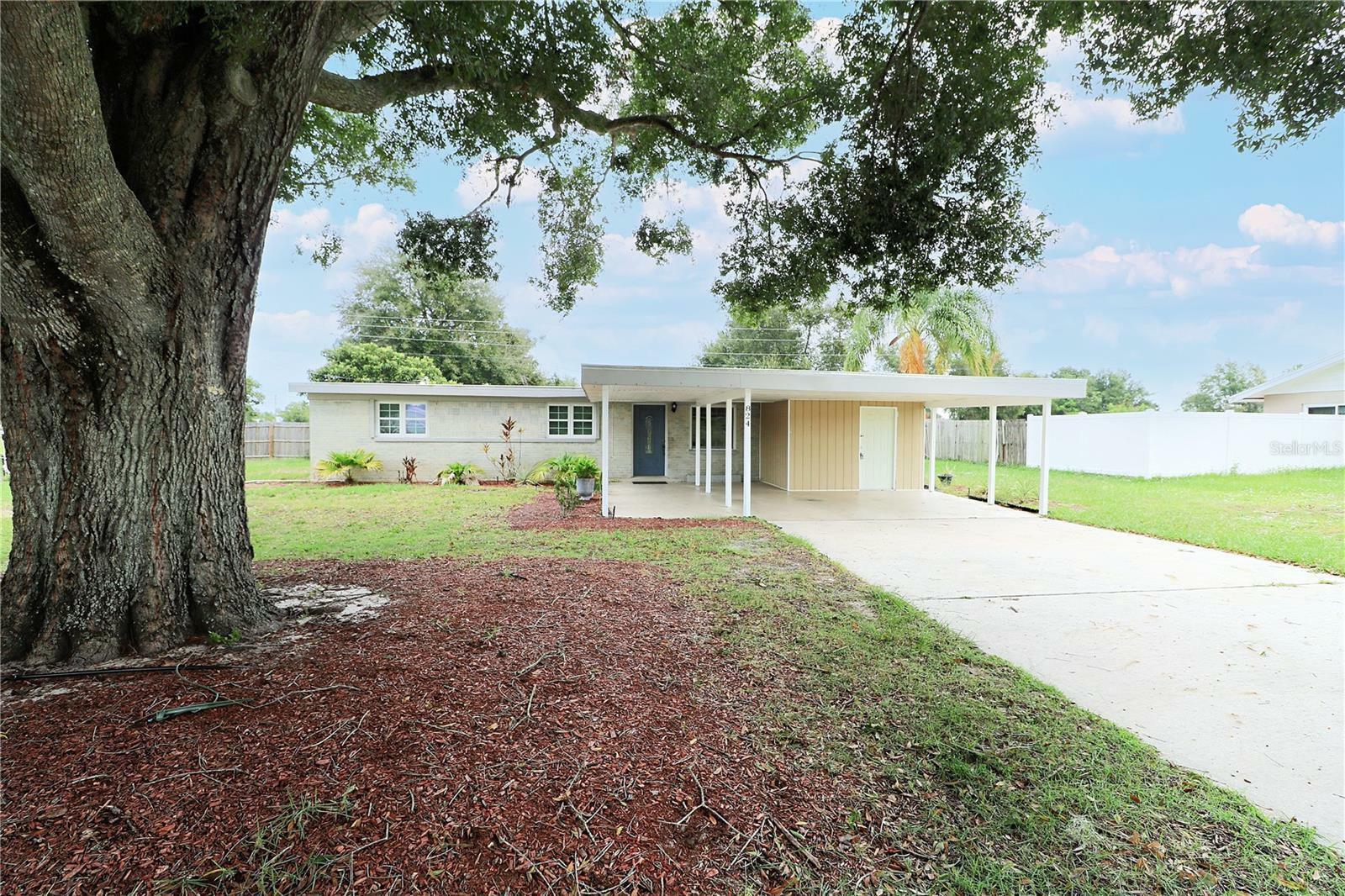 Property Photo:  824 Casselberry Drive  FL 33853 