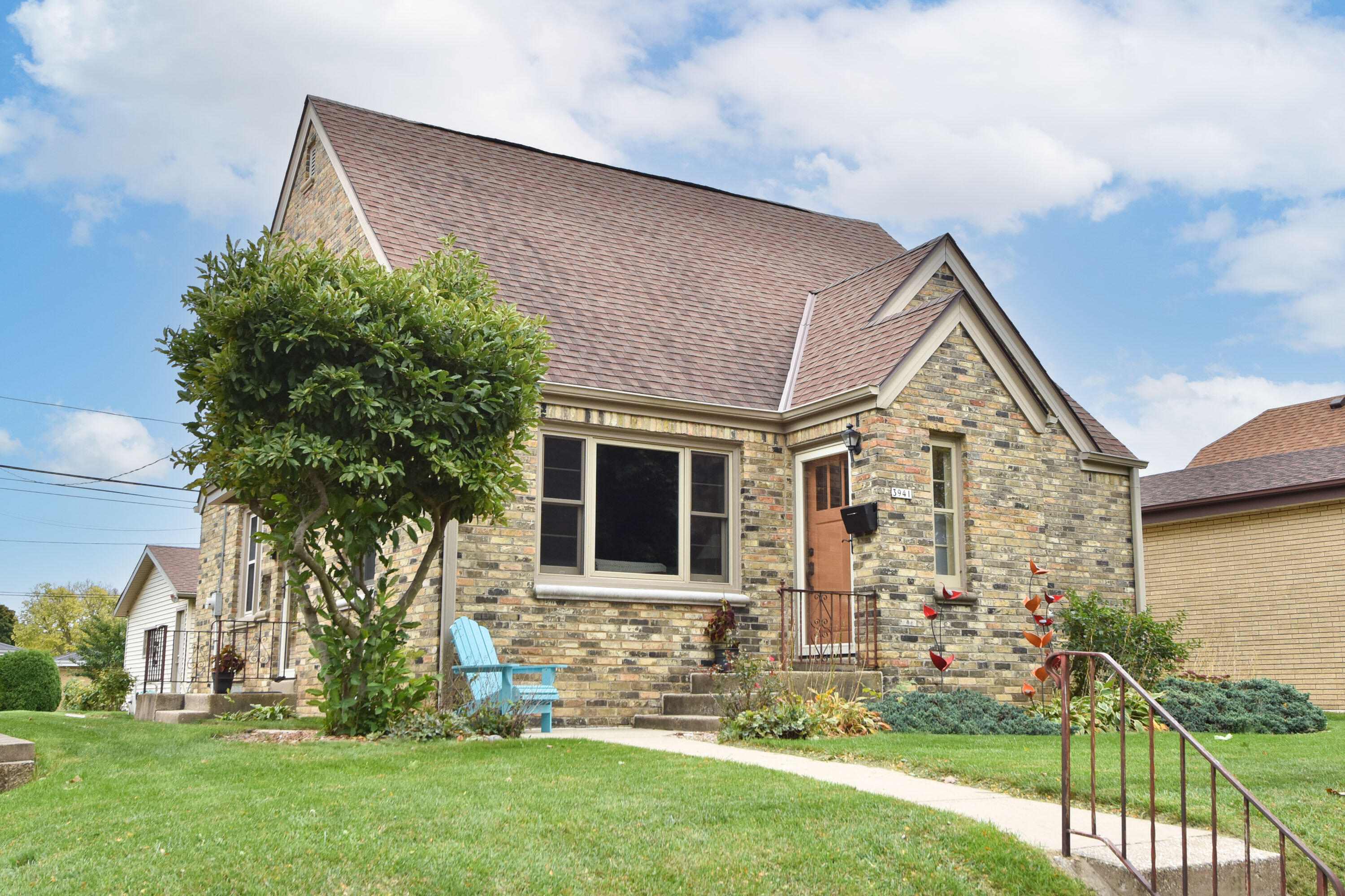 Property Photo: 3941 E Morris Ave WI 53110