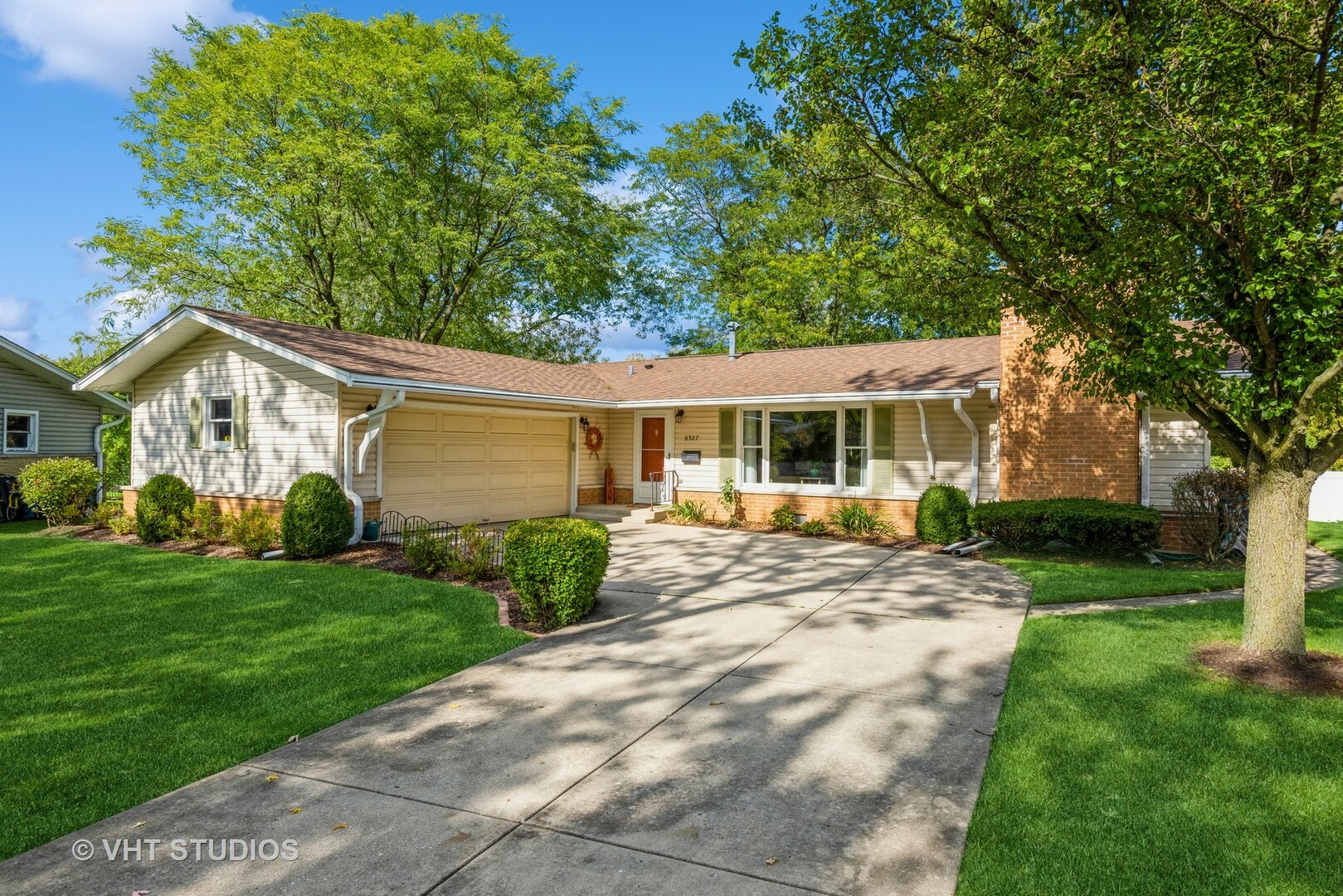 Property Photo:  6527 Briargate Drive  IL 60516 