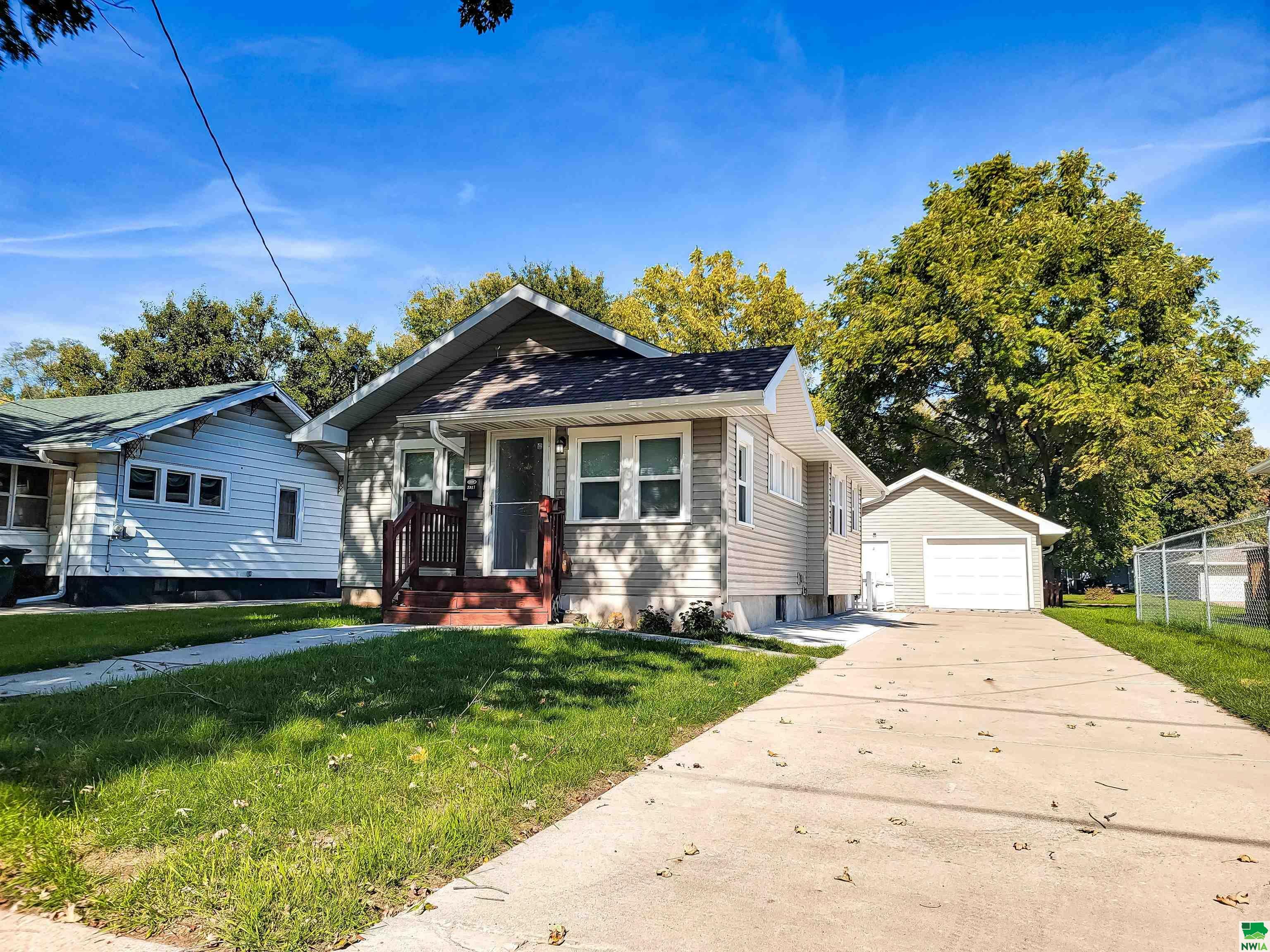 Property Photo:  2317 W 2nd St  IA 51103 