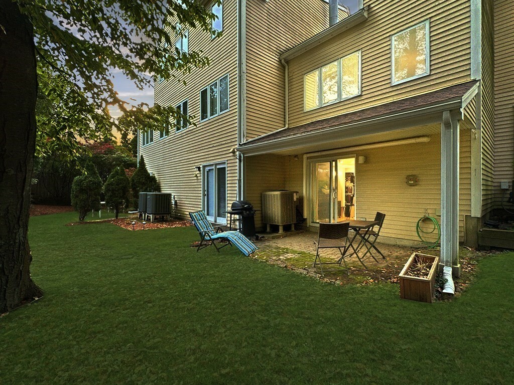 Property Photo:  15 Village Ct 15  MA 02148 