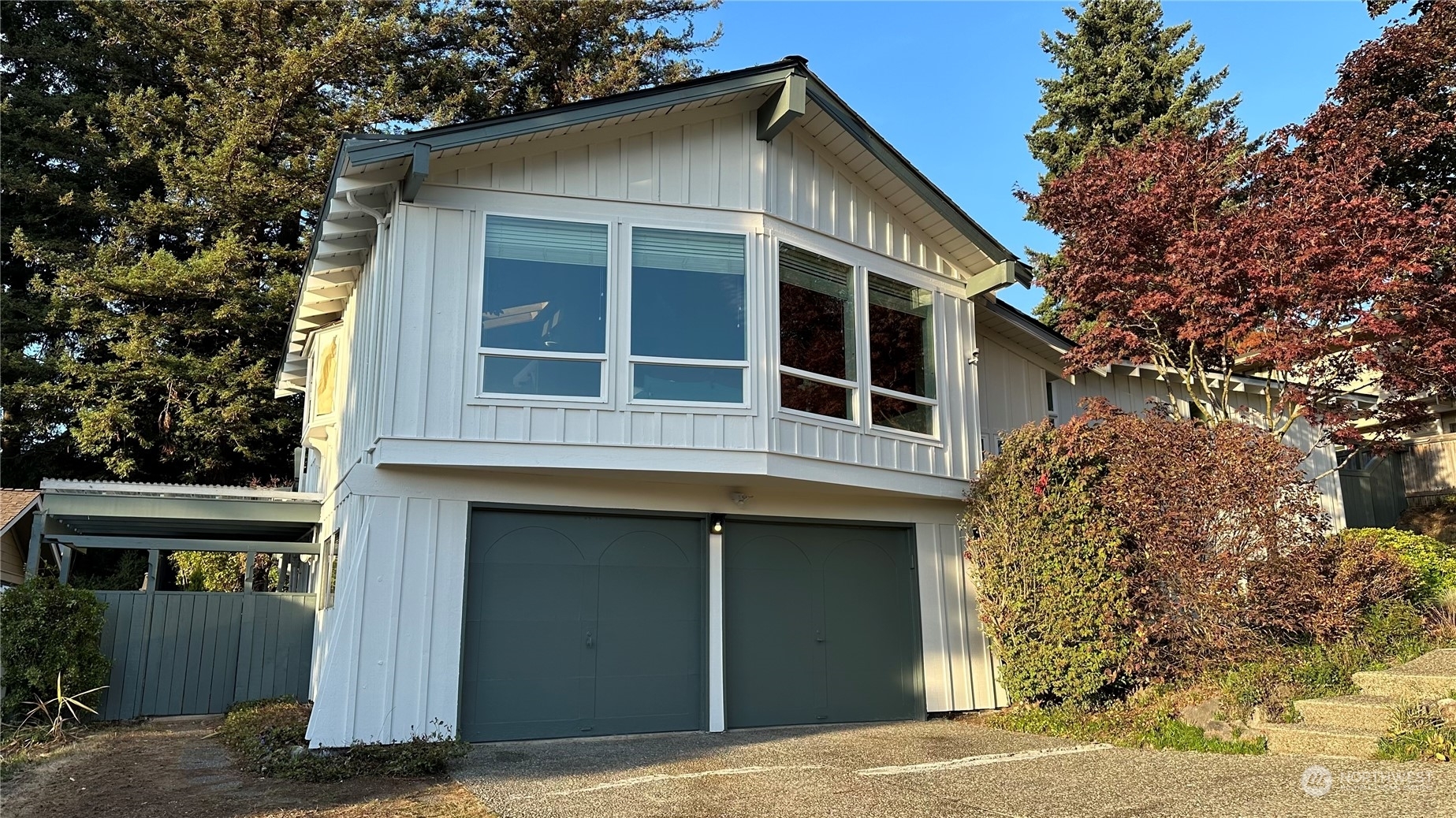 Property Photo:  13812 SE 21st Street  WA 98005 