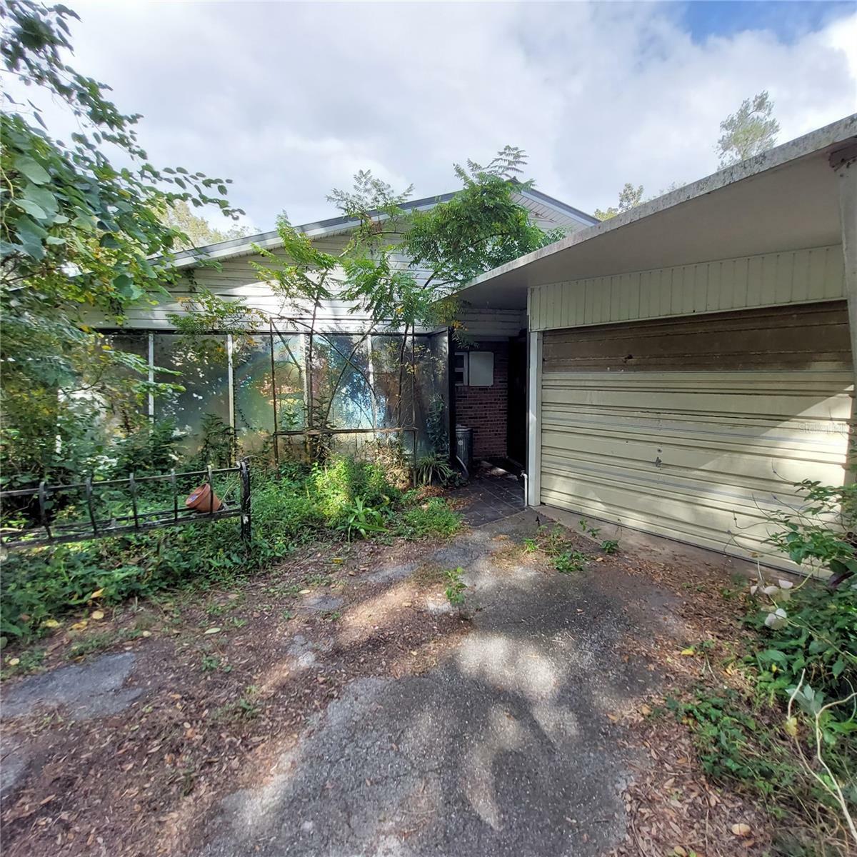 Property Photo:  14821 Sassandra Drive  FL 33556 