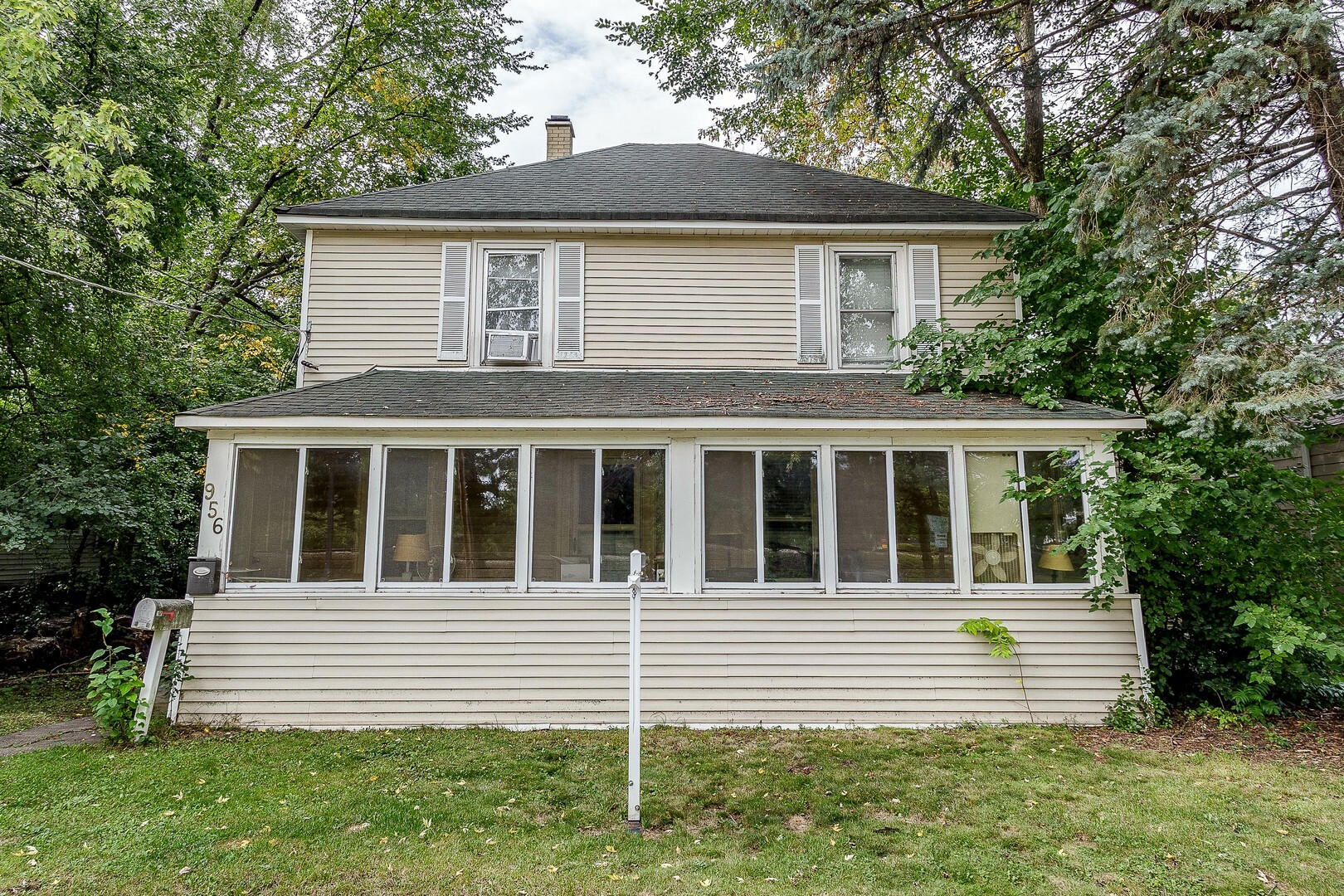 Property Photo: 956 Chestnut Street IL 60015