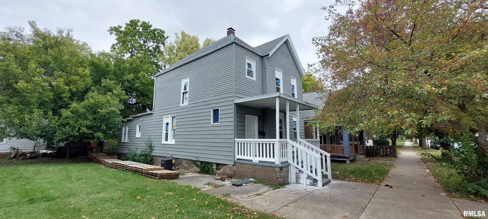 Property Photo: 805 NE Monroe Street IL 61603