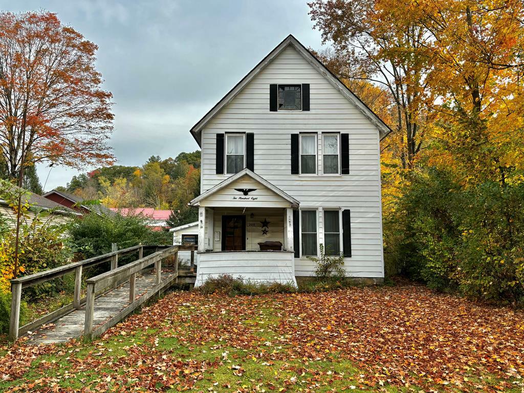 Property Photo:  208 Union St  PA 16354 