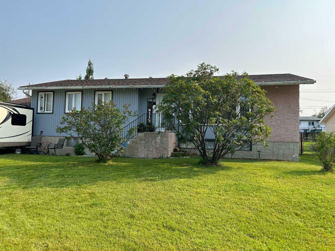 Property Photo:  602 6 Avenue  AB T0H 1P0 