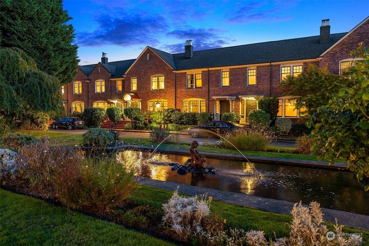 Property Photo:  4800 Fremont Avenue N 114  WA 98103 