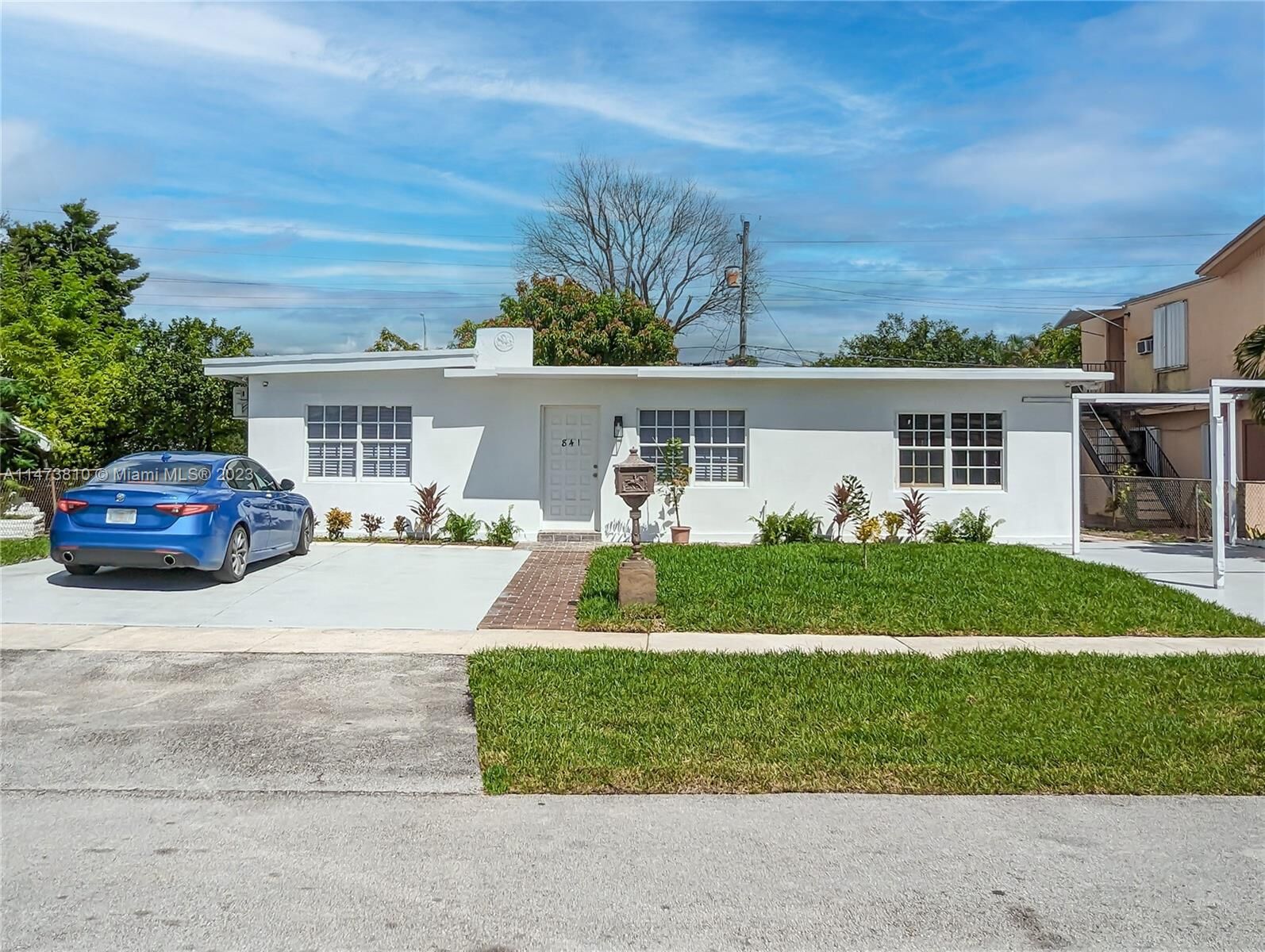 Property Photo:  841 E 16th Pl  FL 33010 
