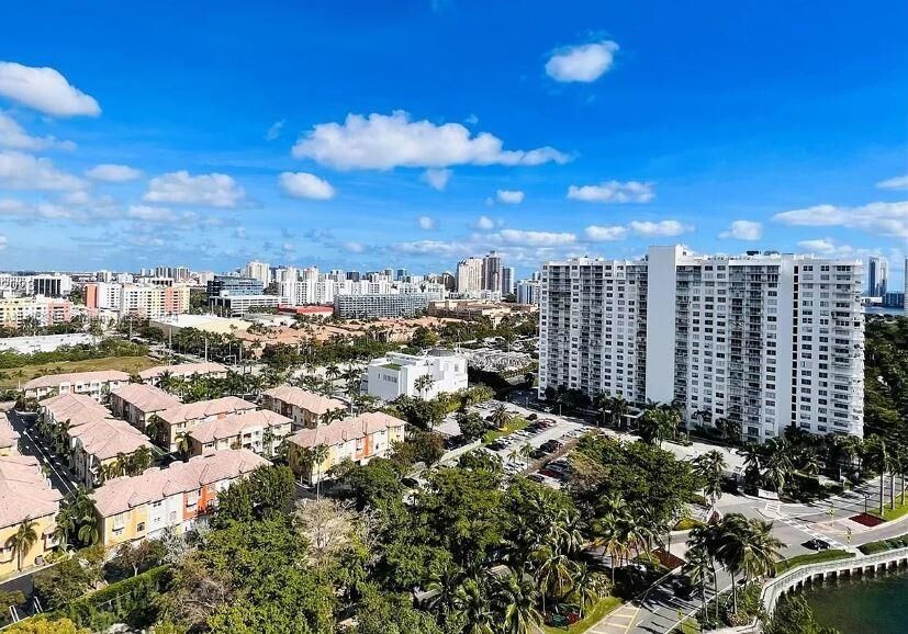 Property Photo:  2780 NE 183rd St 1815  FL 33160 