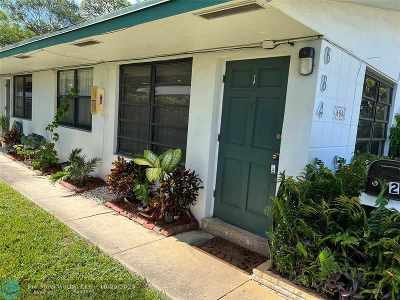 Property Photo:  684 NE 40th St 1  FL 33334 