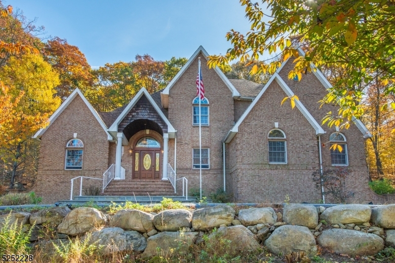 Property Photo: 26 Stonehedge Dr NJ 07460