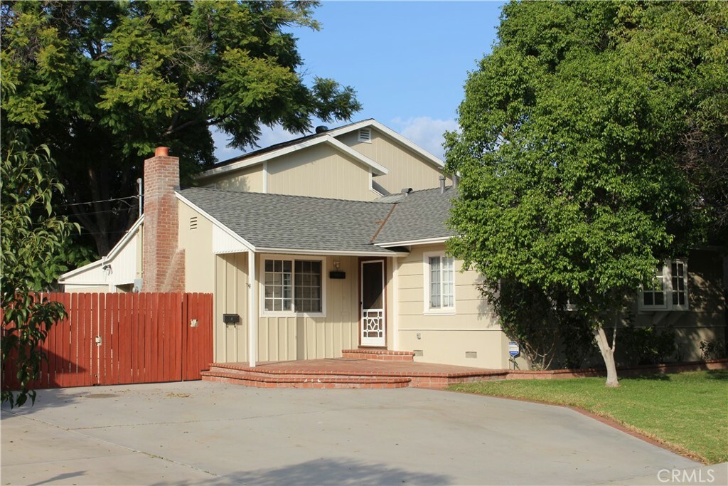 15061 Minnehaha Street  Mission Hills (San Fernando) CA 91345 photo